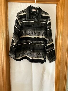 Joanna Plus Women’s 1X Button Up Black/Silver/White Paisley Pattern Blazer